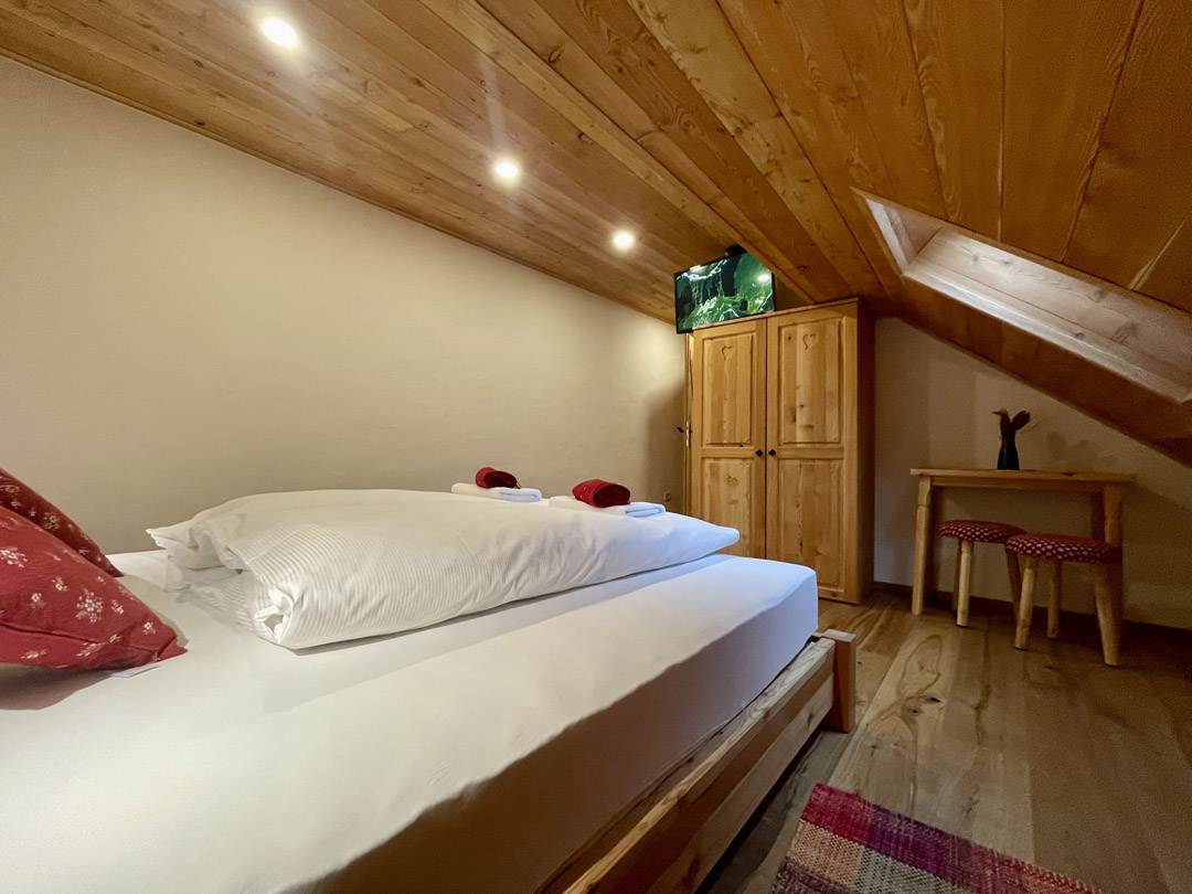 HOTEL ŠURC – SOBA 11 HOTEL ŠURC - SOBA 11