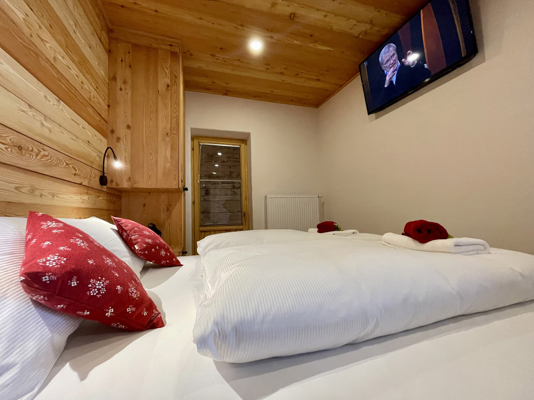 HOTEL ŠURC – SOBA 8 HOTEL ŠURC - ROOM 8