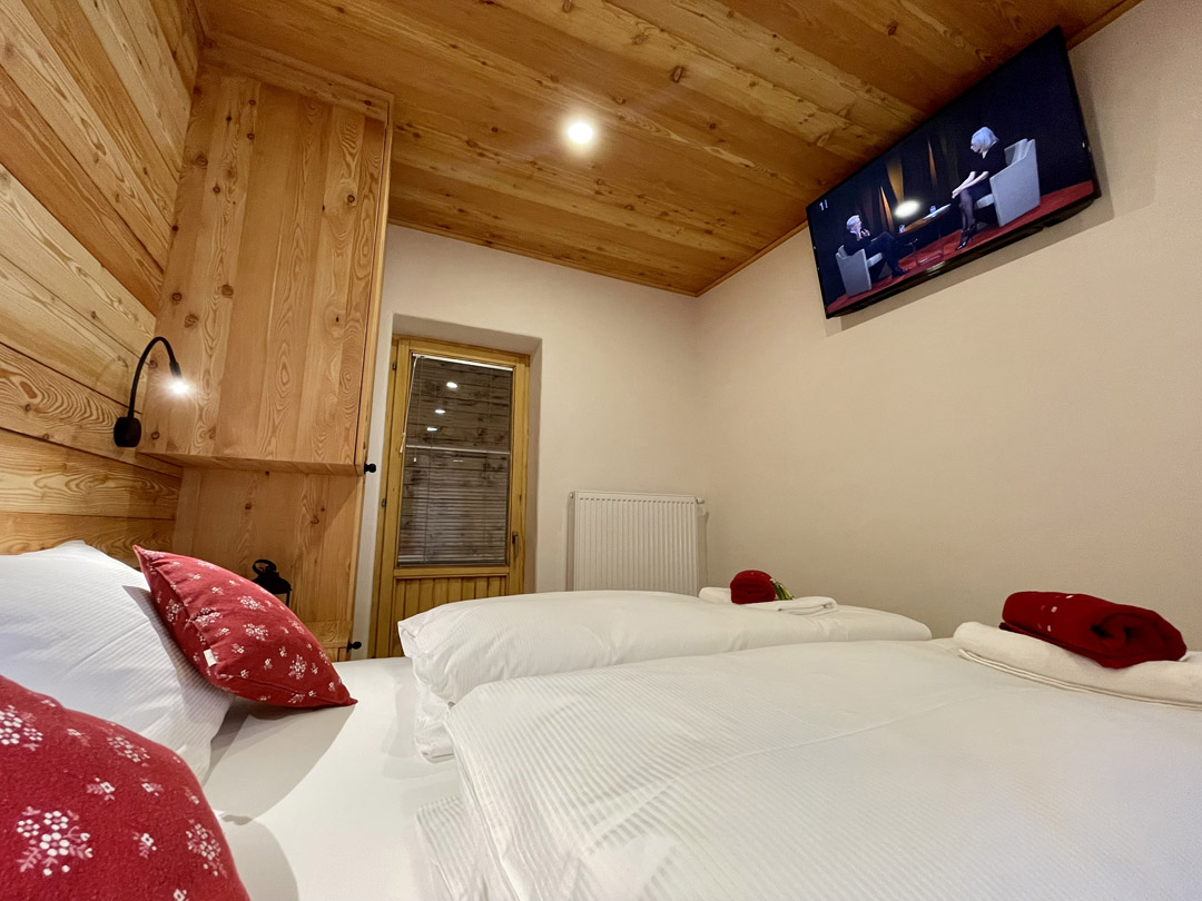 HOTEL ŠURC – SOBA 8 HOTEL ŠURC - SOBA 8